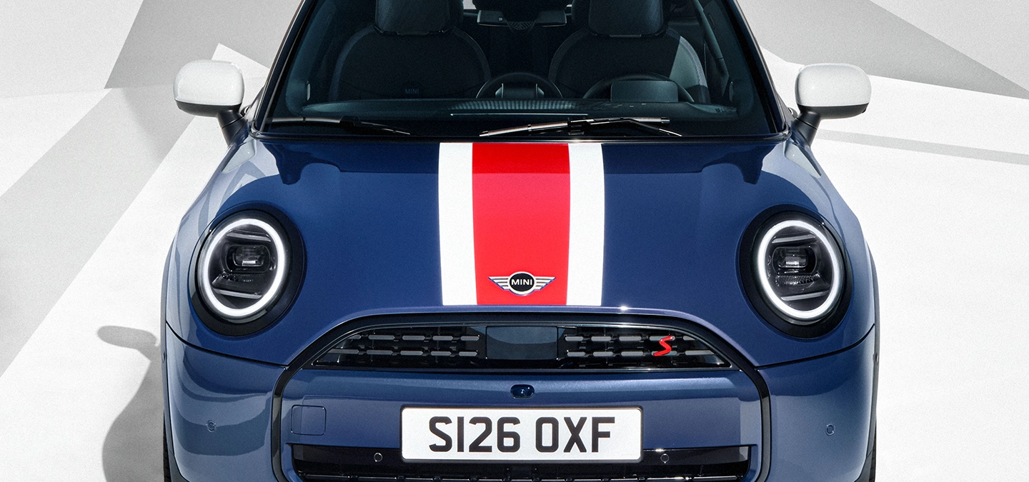 Detailansicht der Frontklappengrafik des MINI Cooper Oxford Edition