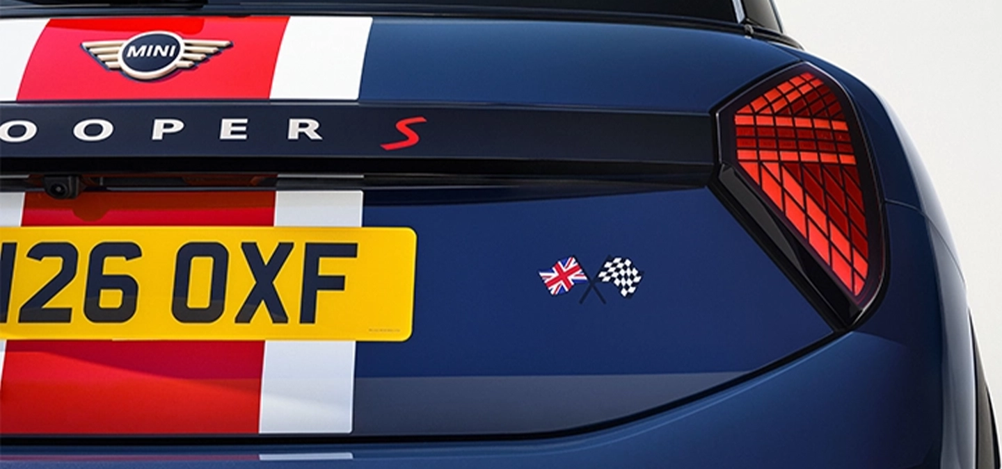 Heckansicht des MINI Cooper Oxford Edition.