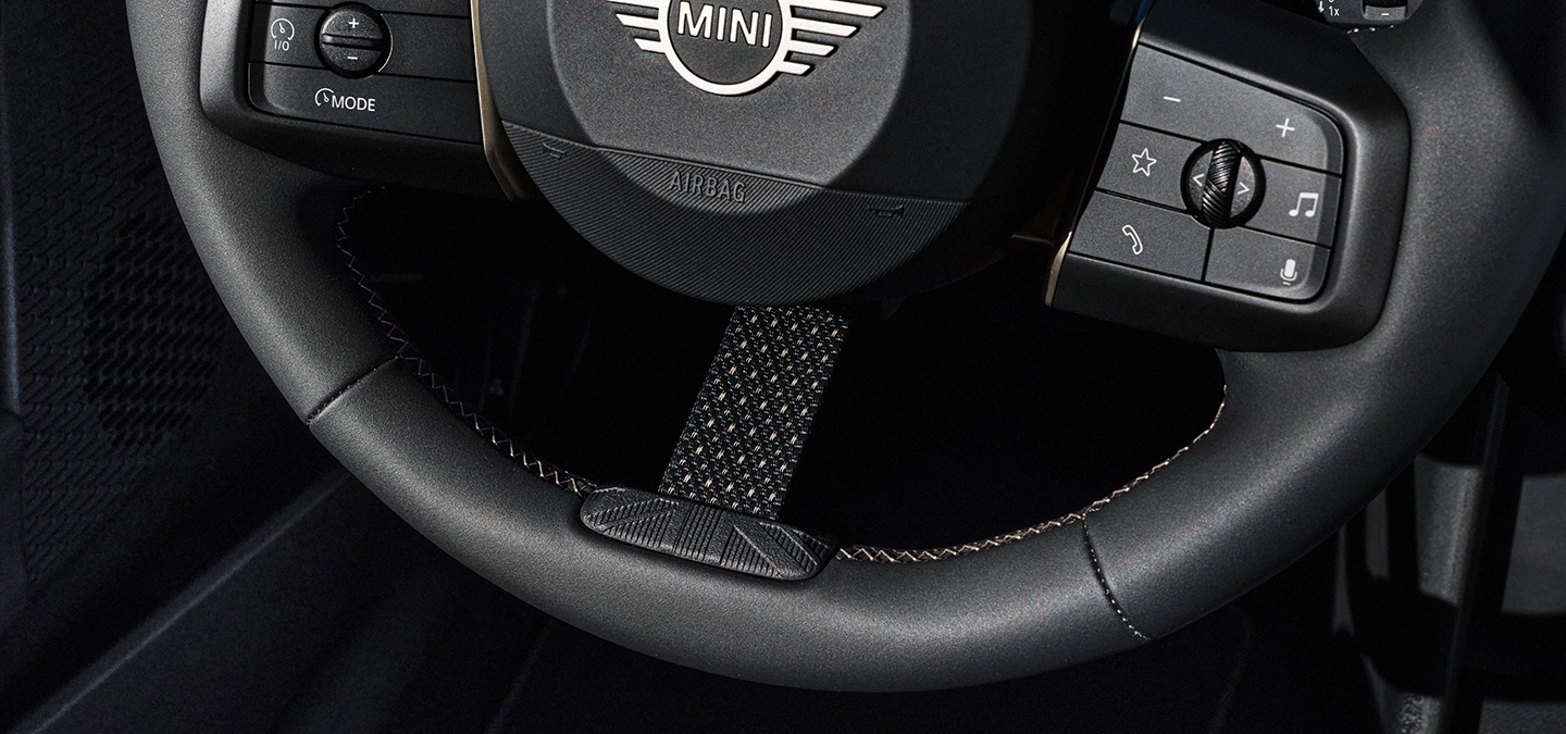 Detailansicht des Lenkrads des MINI Cooper Oxford Edition.